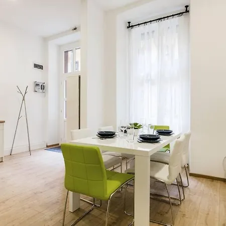 Apartment Designer Dream In The Ruin Bar District W A/c *