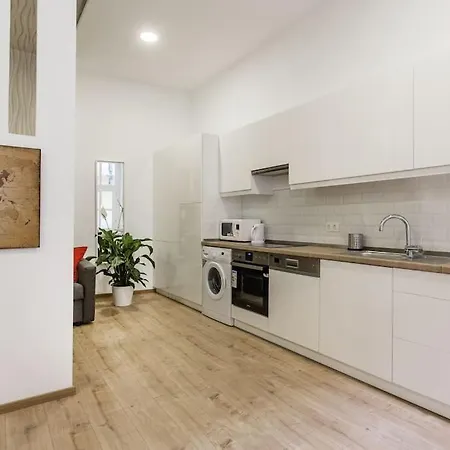 Designer Dream In The Ruin Bar District W A/c Apartment *