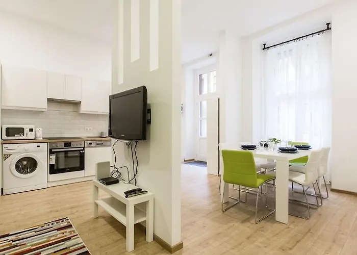 Designer Dream In The Ruin Bar District W A/c *