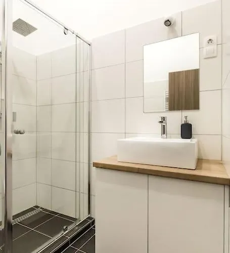 Designer Dream In The Ruin Bar District W A/c